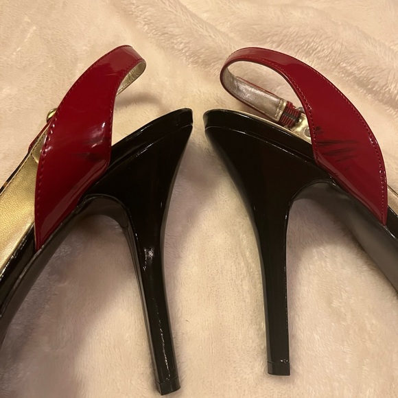 Guess platform peep toe sling backs 8.5. Red patent leather & leopard pattern. - Picture 12 of 12